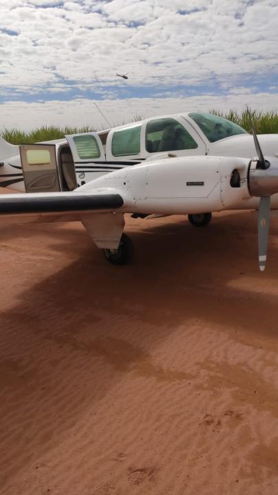 Foto 2 de 5 — Avião que trazia drogas para a região de Araraquara é interceptado por caças da FAB